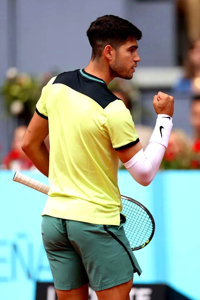 玩加电竞互动法国杯赛程吃紧，费耶诺德赛前豪取连胜，压力陡增，轮换策略成焦点的简单介绍